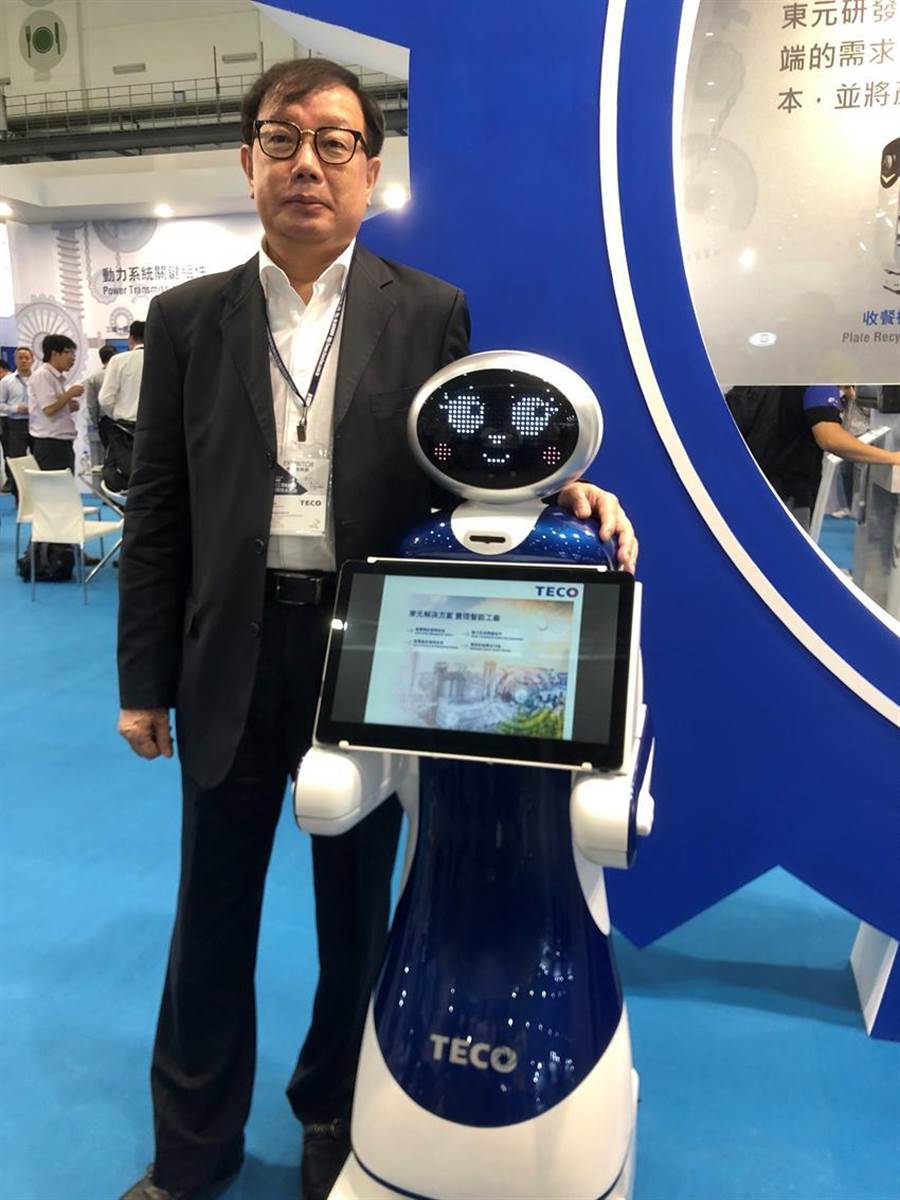 東元電機新開發(fā)導覽機器人今首度曝光，負責全桉的東元協(xié)理林勝泉。圖／沉美幸